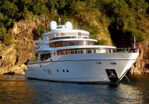 luxury engine boat charters